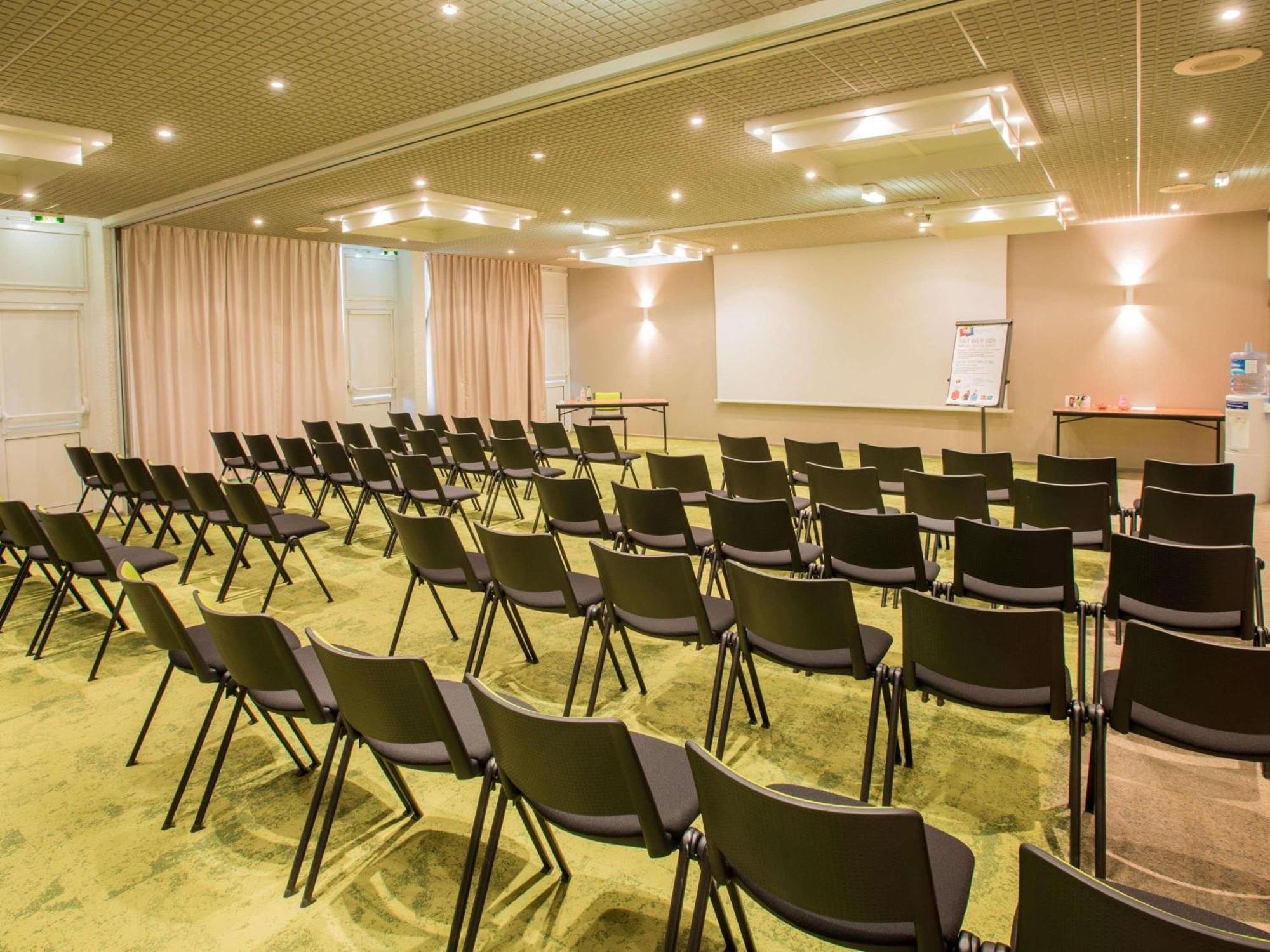 Hotel Ibis Styles Tours Sud 3*